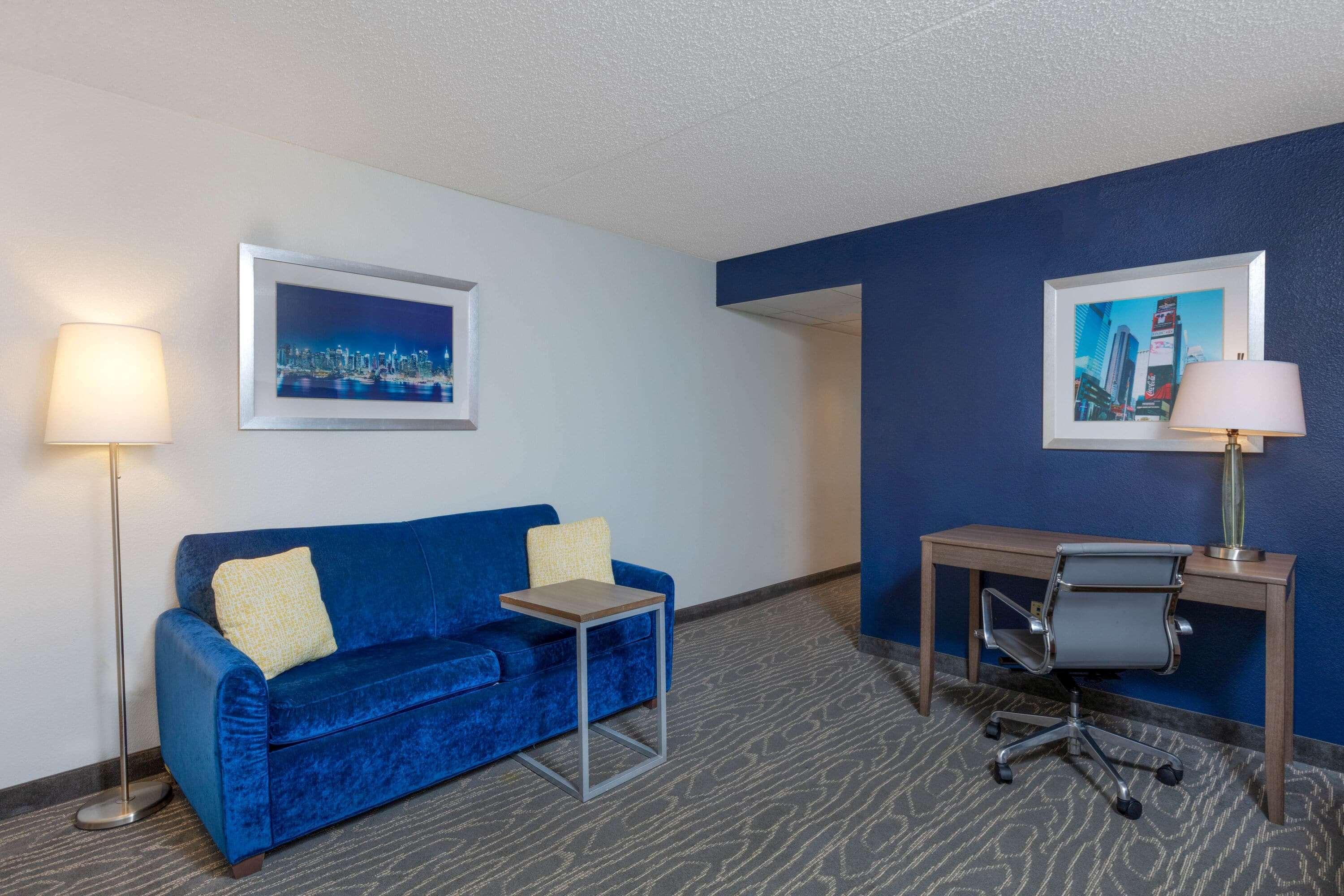 La Quinta By Wyndham Secaucus Meadowlands Hotel Exterior photo