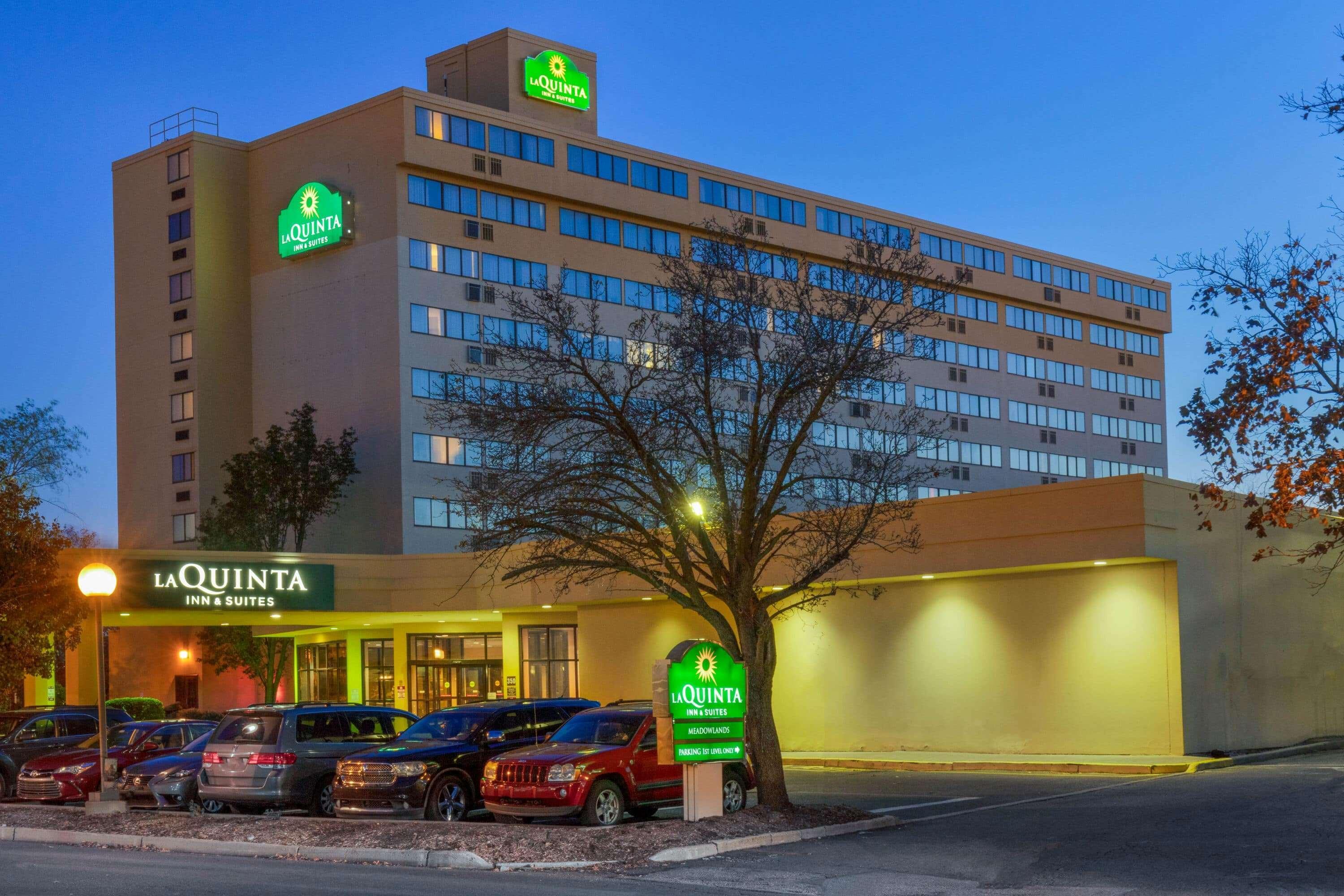 La Quinta By Wyndham Secaucus Meadowlands Hotel Exterior photo