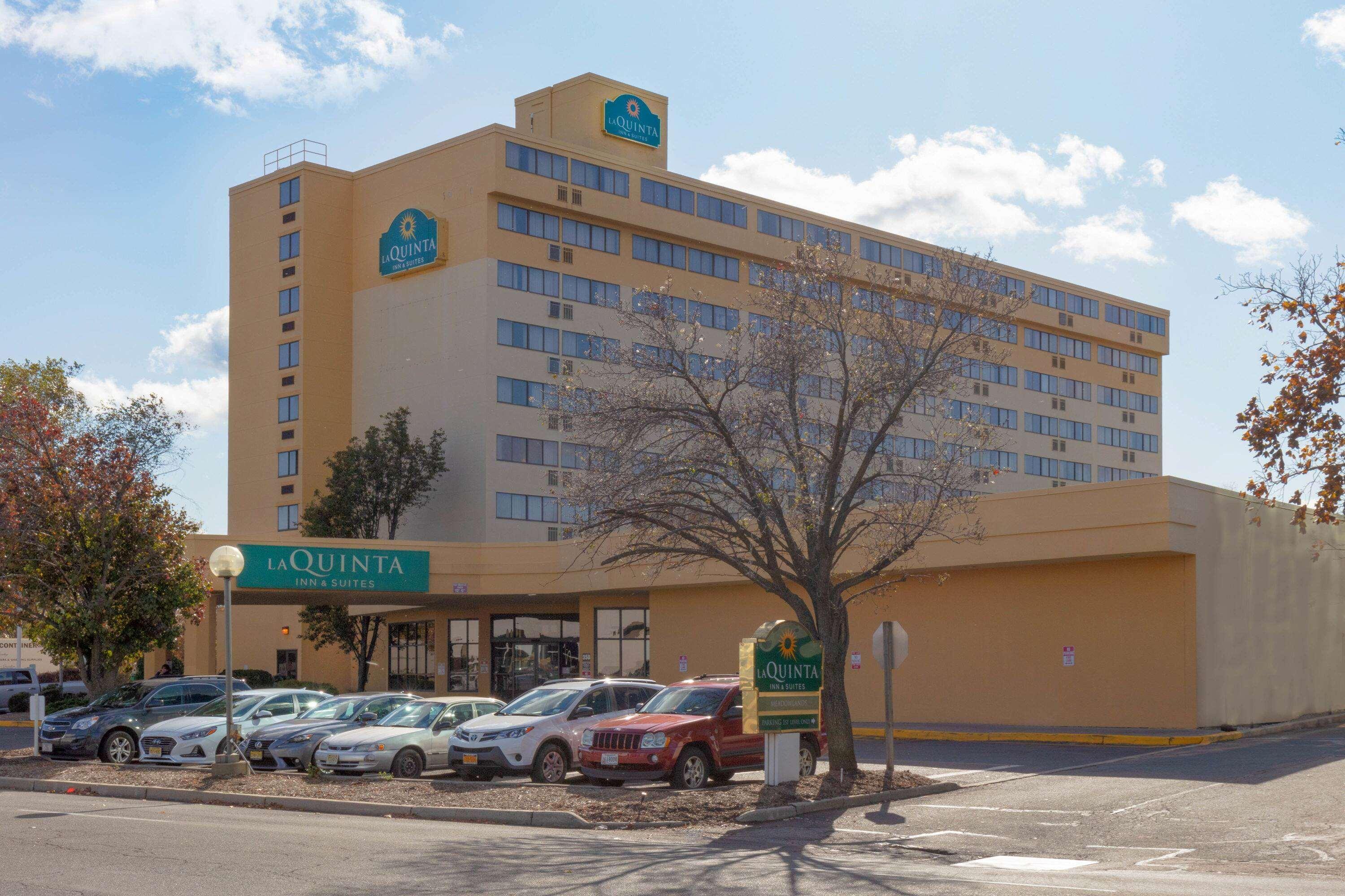 La Quinta By Wyndham Secaucus Meadowlands Hotel Exterior photo